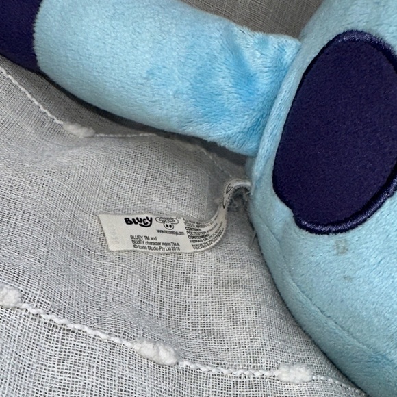 Bluey Kids Bedding Plush 17" Cuddle and Decorative Pillow Buddy, Microfiber EUC - Picture 10 of 14